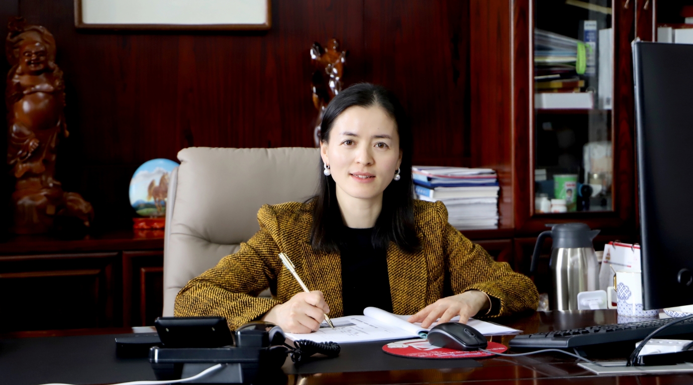第十九屆杭州市優(yōu)秀企業(yè)家——杭州千芝雅衛(wèi)生用品有限公司總經(jīng)理、黨支部書(shū)記馬飛躍